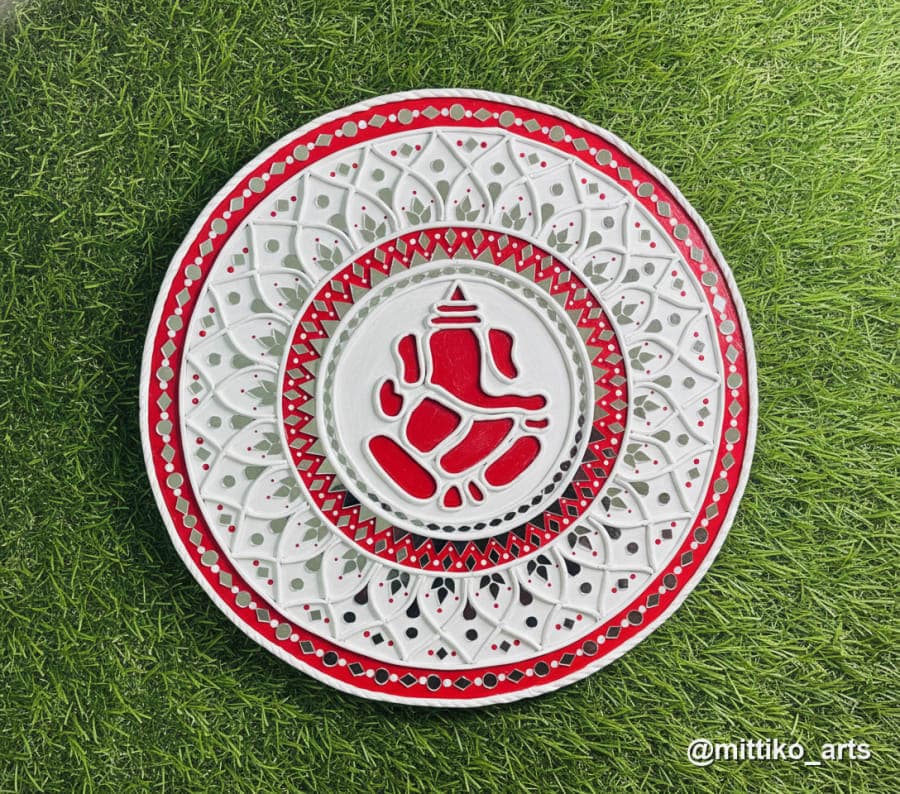 White & Red Mandala Ganesha Wall Plate – Lattice Border