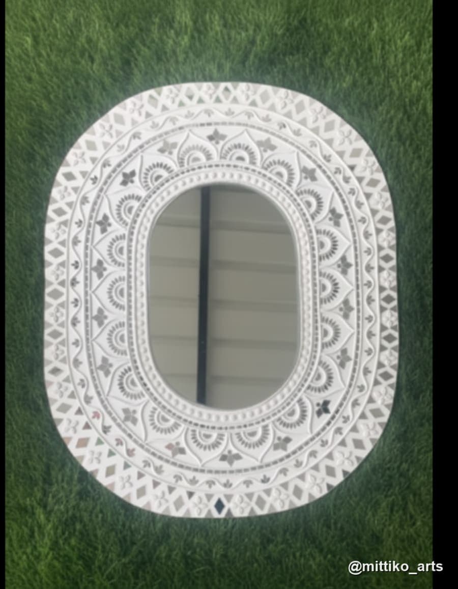 Macrame-style Oval Wall Mirror – White Relief Lace